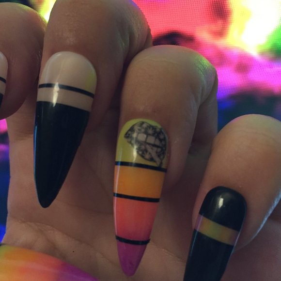 420 Lips Neon Ombre with Black n Nude presson nail pPN93 - Picture 4 of 9